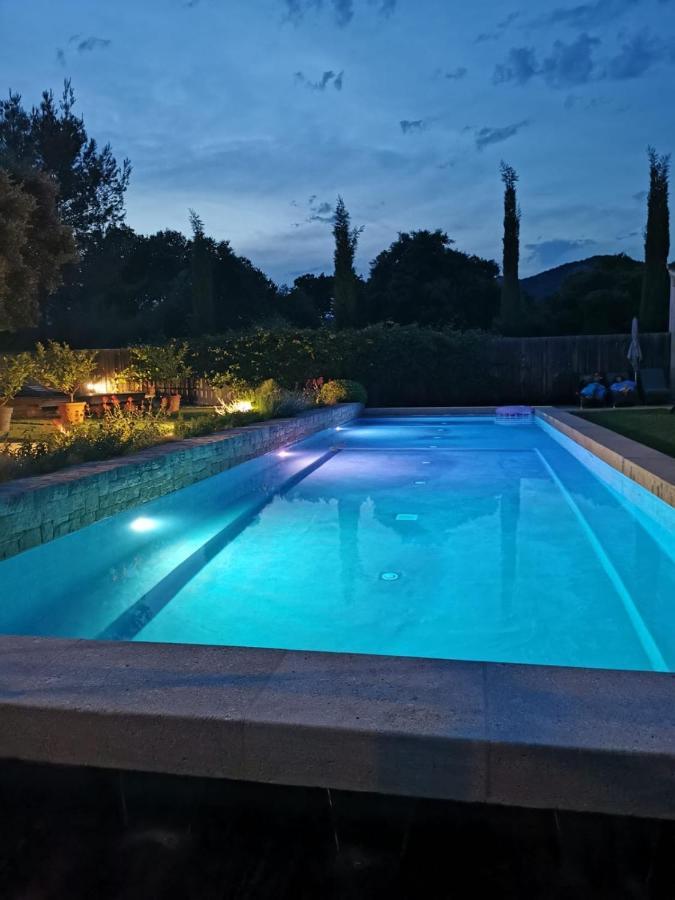 La Bergerie De Nano Bed & Breakfast Бом-дьо-Вениз Екстериор снимка